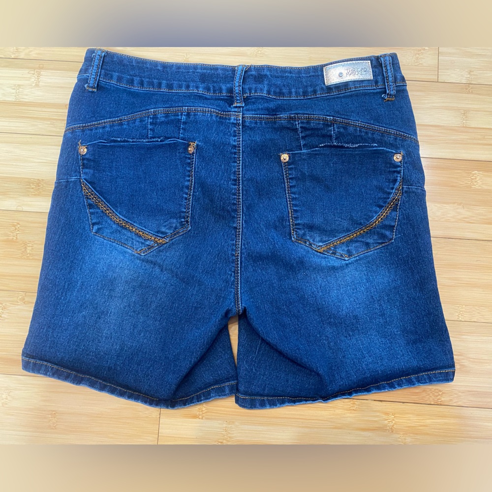 Love My Booty THREAD MARKET Jean Shorts